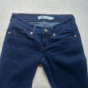 Levi's 524 Skinny in dark blue wash